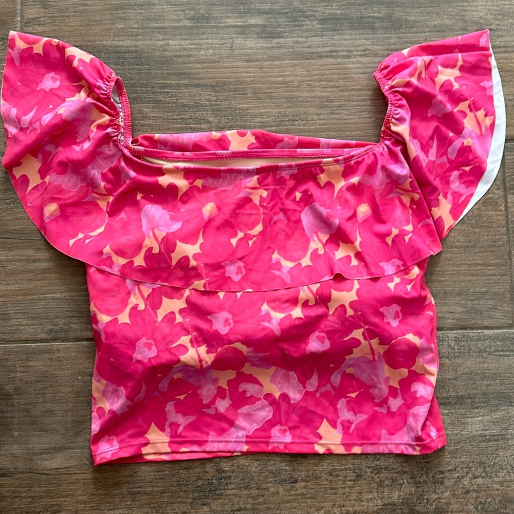 Ruffled around top